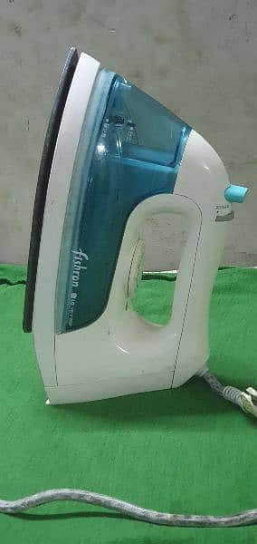 LG fishron steam iron made in korea 0