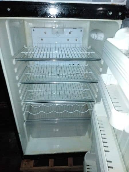 Orient fridge in good condition 2