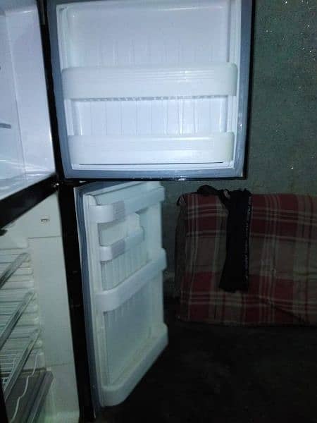 Orient fridge in good condition 5