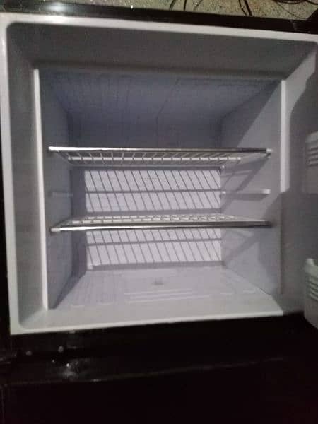 Orient fridge in good condition 6