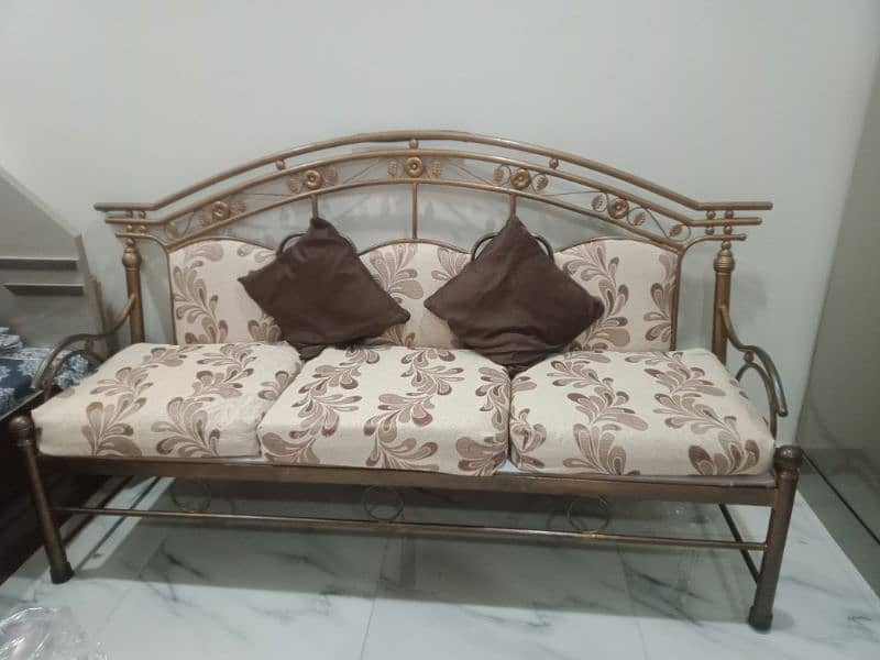 iron sofa 0