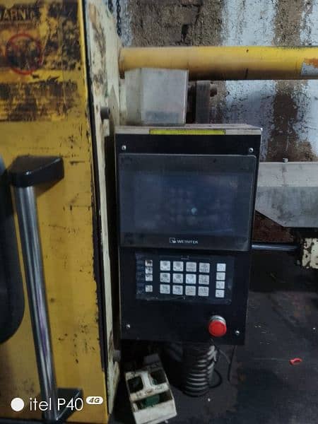 Injection moulding 90 tone SM 13