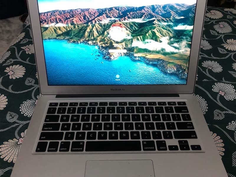 Apple MacBook Air 2015 0