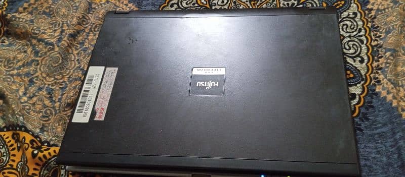 Fujitsu FMV 8390 laptop 2