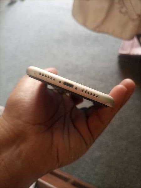 iphone 11 jv white colour Urgent sell 5