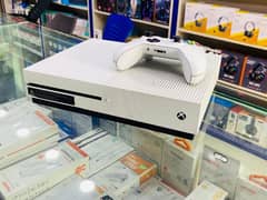 Xbox one s 500gb  1 month warranty