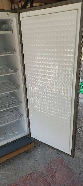 DAWLANCE VERTICAL FREEZER 2