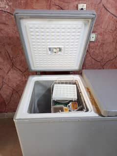 Dawlance deep freezer 0