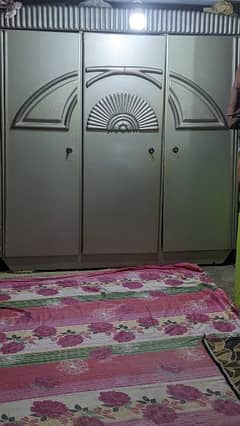 Jumbo size 3 door almari 0