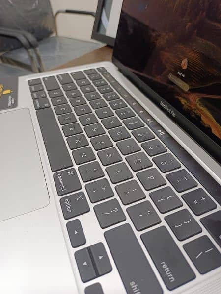 LIKE NEW MACBOOK PRO 2020 CTO 13 TOUCHBAR I5 Q-C 16GB 512GB 9 CYCLE 4