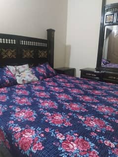 pure wood bed set in very good condition