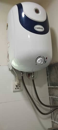 Almost new electric water geyser 25 litres