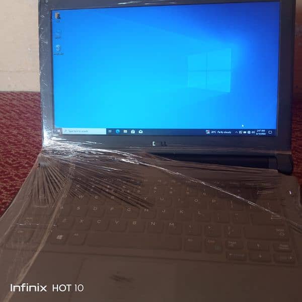 Laptop for sale with bag in charger 3