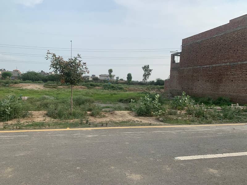 KANAL PAIR PLOTS AT IDEAL LOCATION MAIN 150- FT WIDE ROAD BACK 3