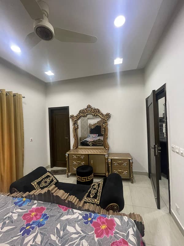 Luxurious 5 Marla Fully Furnished House for Rent in Bahria Town, Lahore 3