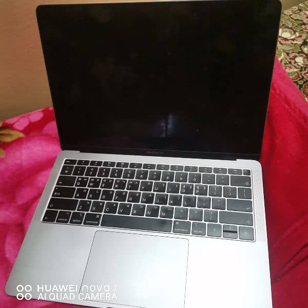 MACBOOK AIR 2019 , CORE I5,WITH 8/128, and Retina display 13 inches 3