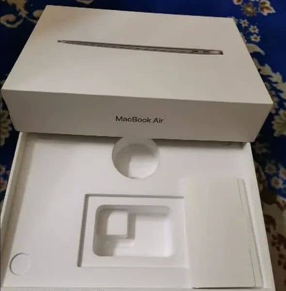 MACBOOK AIR 2019 , CORE I5,WITH 8/128, and Retina display 13 inches 8