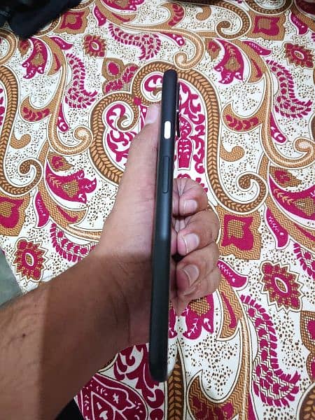 pixel 4xl 6/64 with box 1