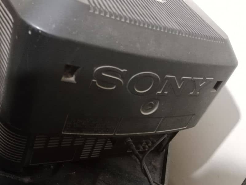 14 inch Sony t. v 2