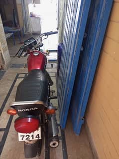 Honda 125 red colour saf condition. one hand use. golden number 7214.