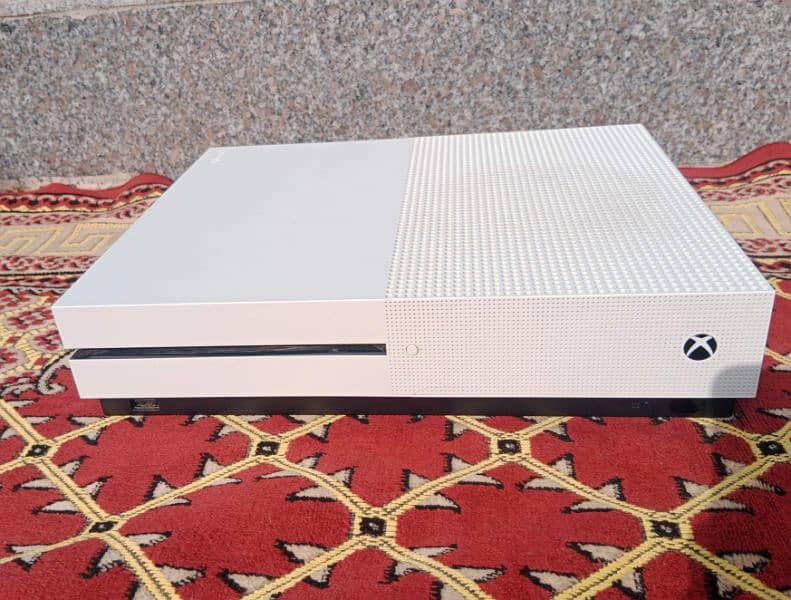 xbox one s with 6 games and an extra controller 1