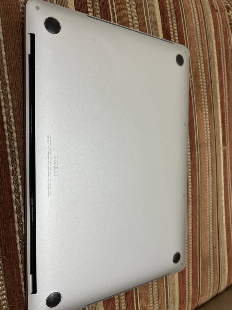 Apple Macbook pro ( Mid 2020 ) 5