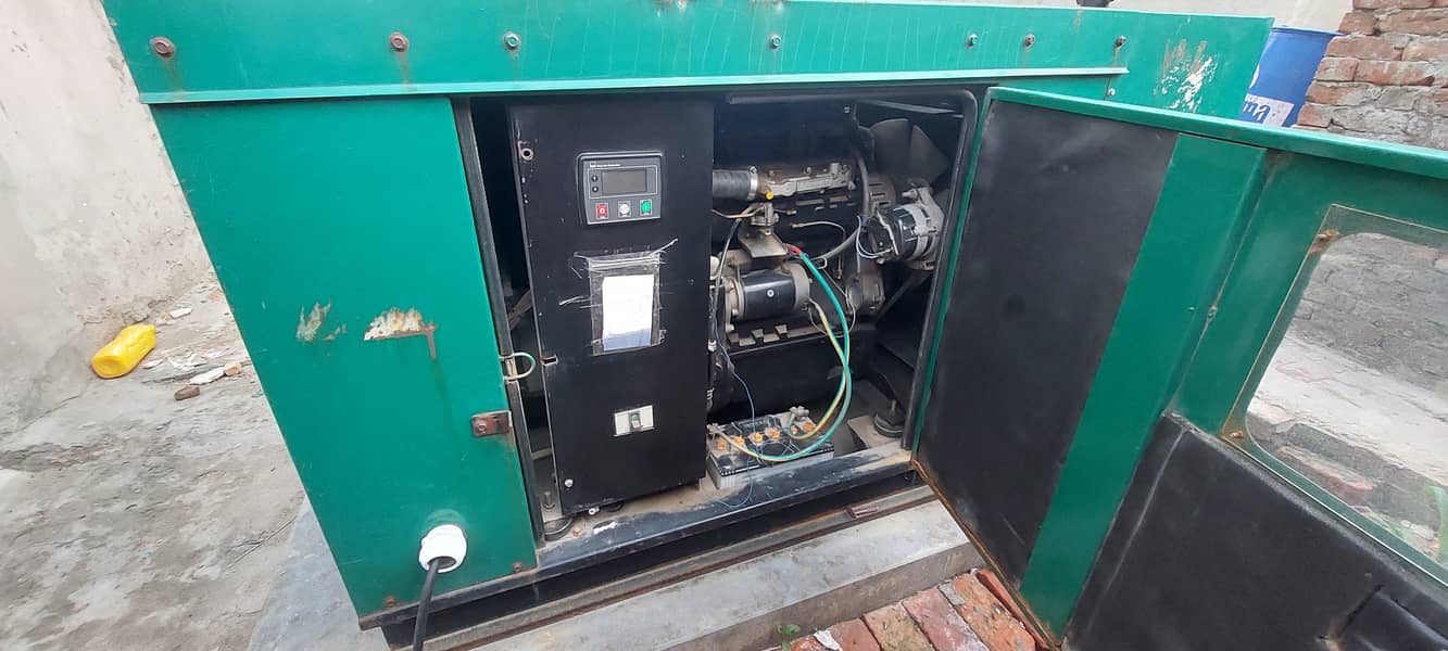 Perkins 3 Phase 27 KVA Diesel Generator with canopy almost new 5