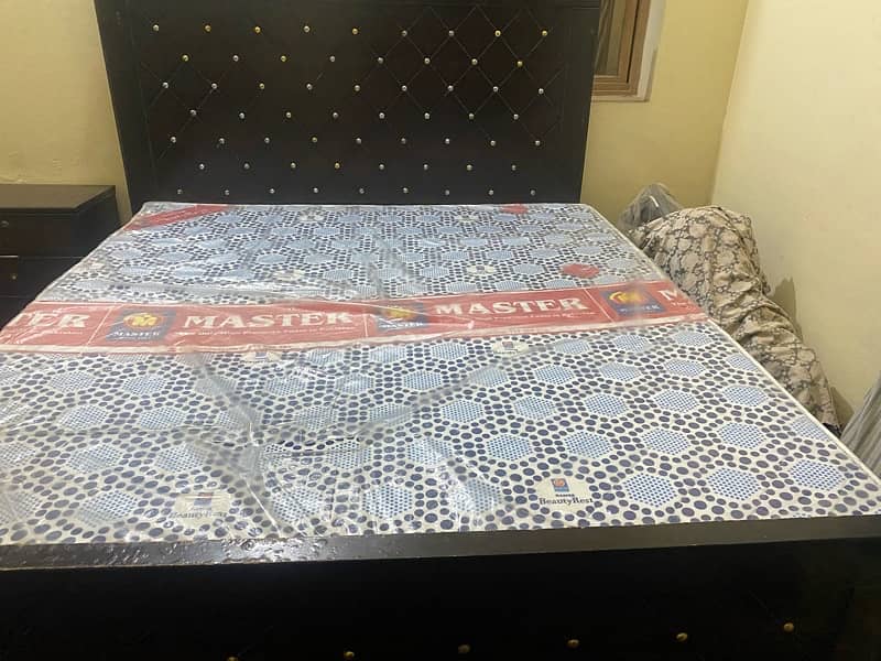 Double Bed With Mattress 3