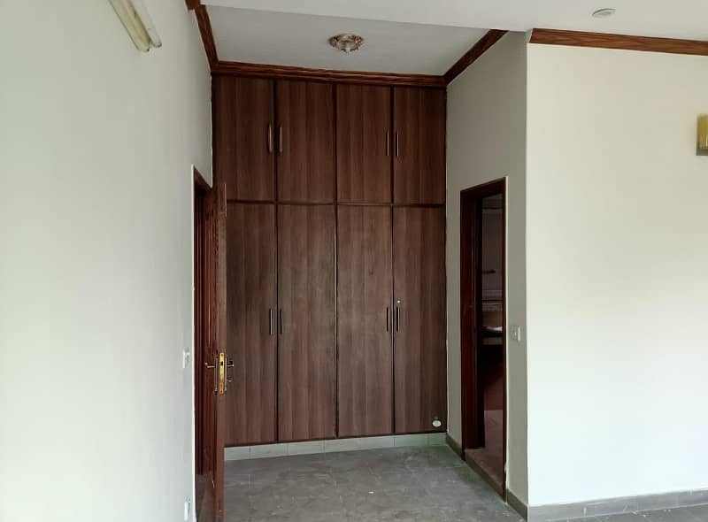 1 Kanal Upper Portion For Rent In DHA Lahore Phase 4 Near Beaconhouse School 5