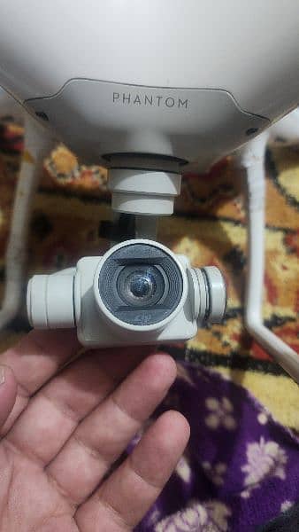 DJI Phantom 4 . Rs55000 without battery exchange possible with iphone 0