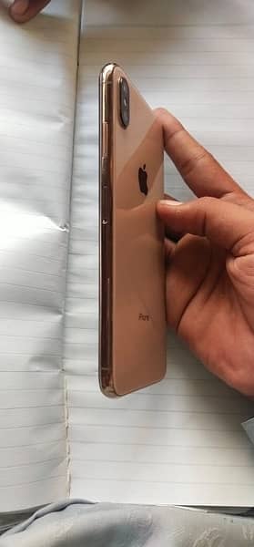 iPhone Xsmax gold colour 3