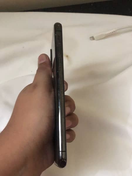 black colour iPhone X 4