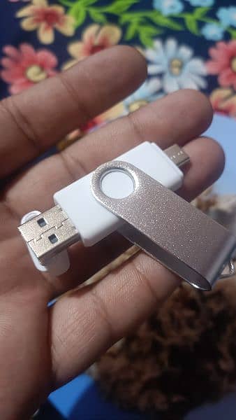 128 GB usb for sale type C and Type A 2