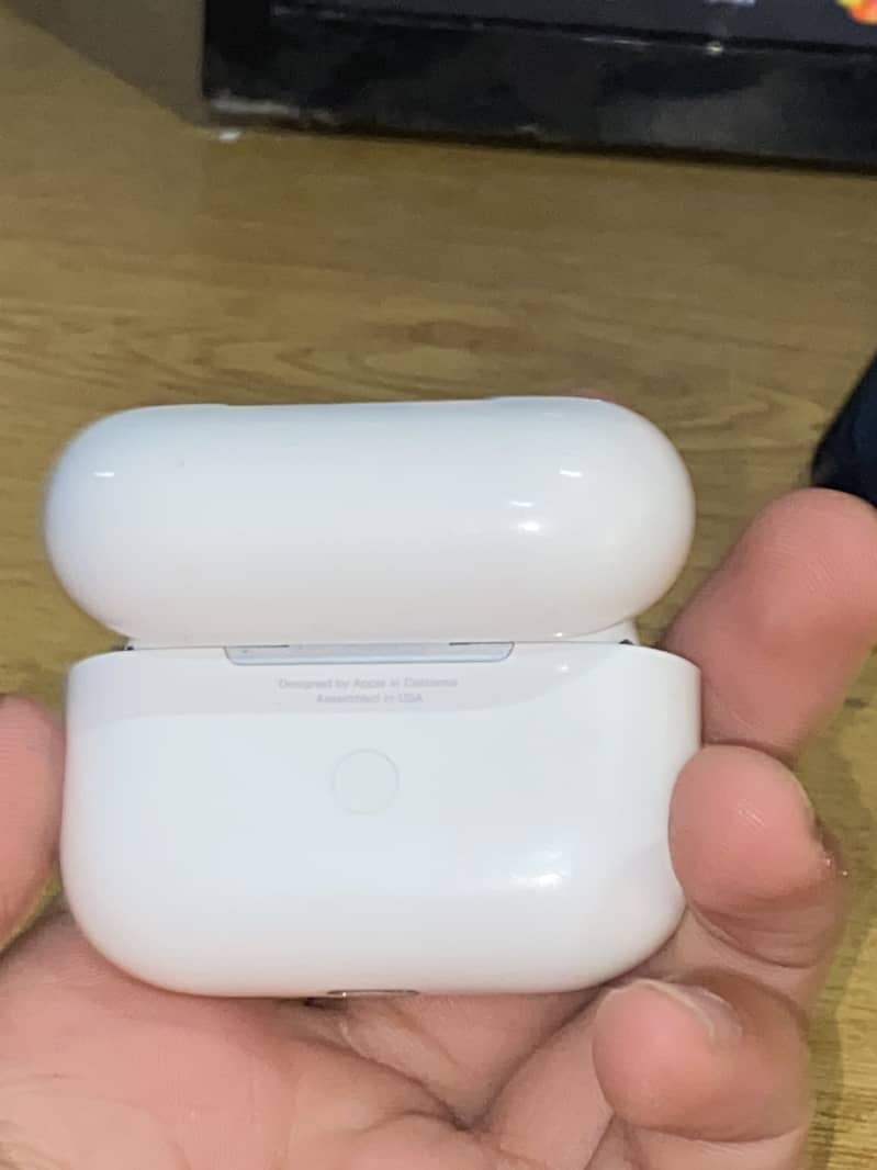 Airpods pro (2nd gen) orignal airpods of apple 3