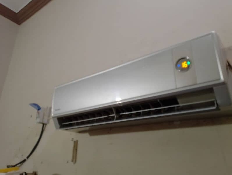 Gree 1.5 ton non inverter long throw model no any fault no repier 1