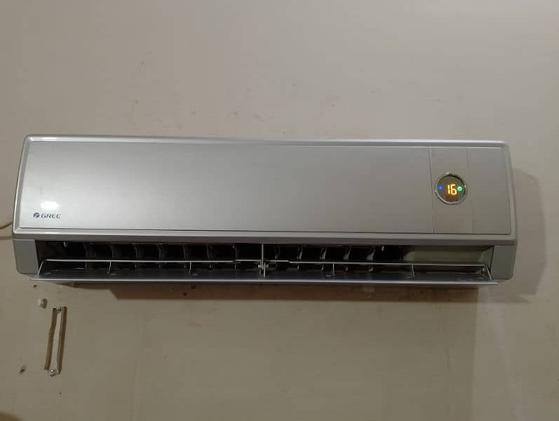 Gree 1.5 ton non inverter long throw model no any fault no repier 2