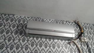 Gree G10 Series 1.5 Ton Inverter AC for Sale - Excellent Conditio
                                title=