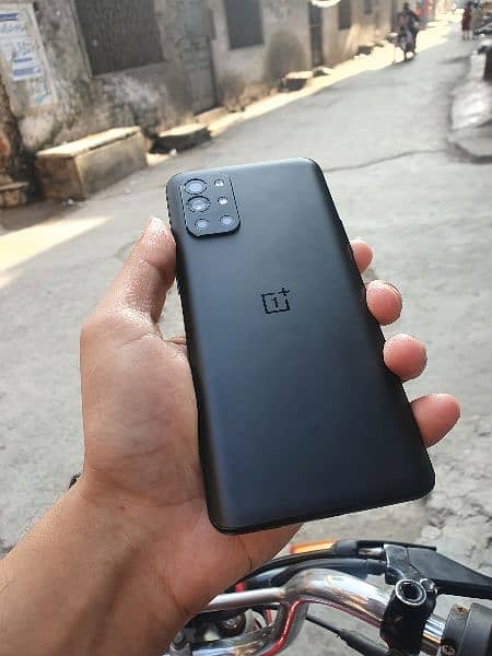 OnePlus 9r 1