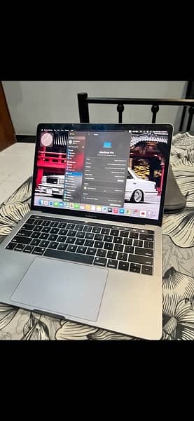 Macbook pro 2018 with box 0