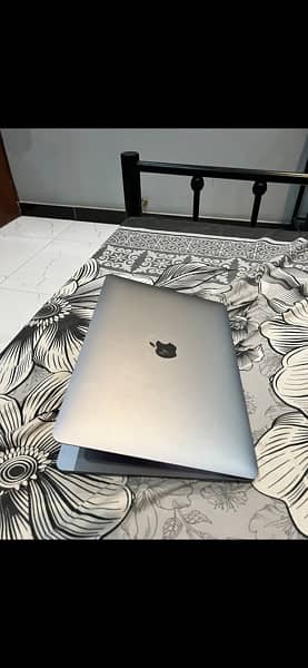 Macbook pro 2018 with box 3