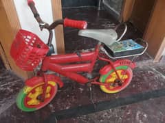 kids cycle red colour sirf chain new lagwani ha