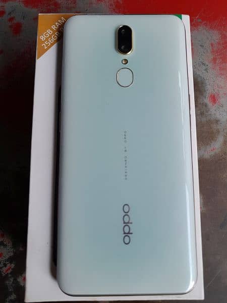 oppo f-11 Mobile 8/256 with box and charger 3