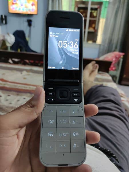 Nokia 2720 Flip 1