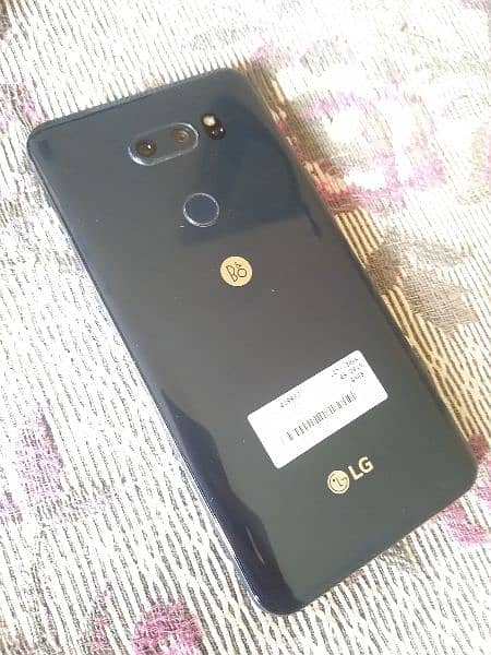 LG V30 1