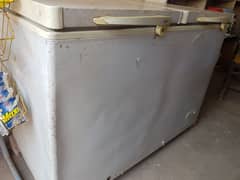 DOUBLE DOOR 2 IN 1  D FREEZER AVAILABLE FOR SALE IN GOOD CONDITION