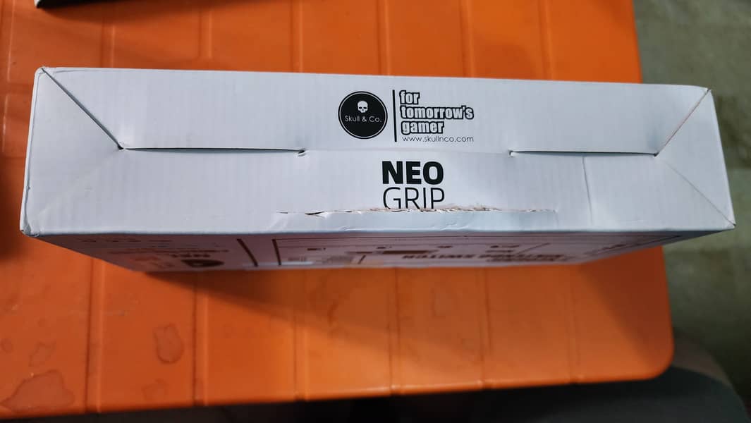 Skull & Co Neo Grip for Nintendo Switch OLED 1