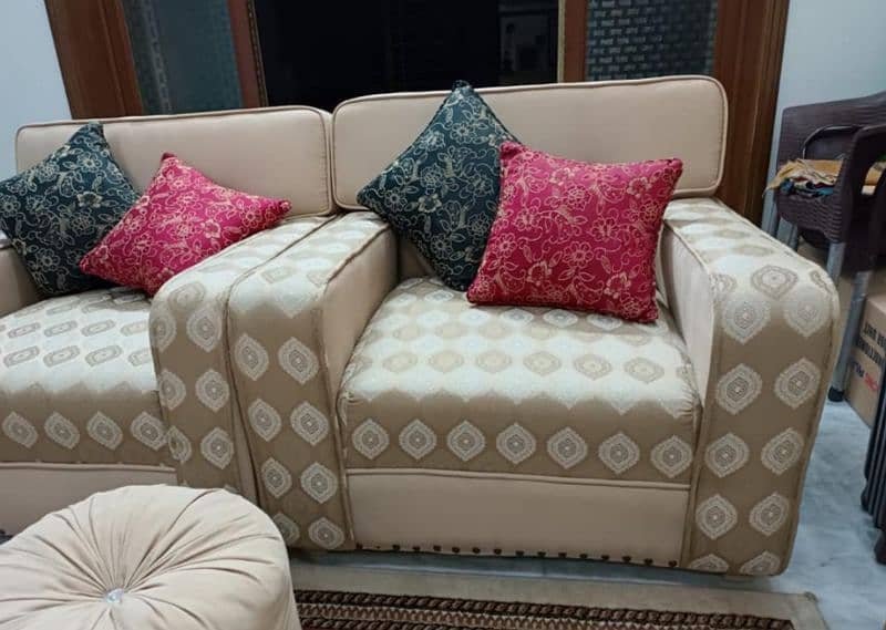 7 Seater Sofa set in excellent condition 4