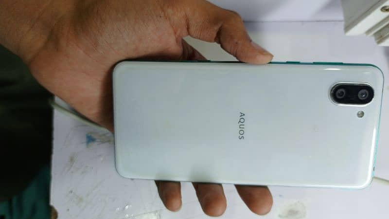 Aquos R3 6 128 full okay non pta only minor line 0