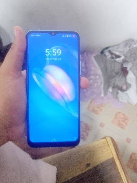 vivo y20s 4.128 10. by 9 all okay hai box chrj sath hai 2