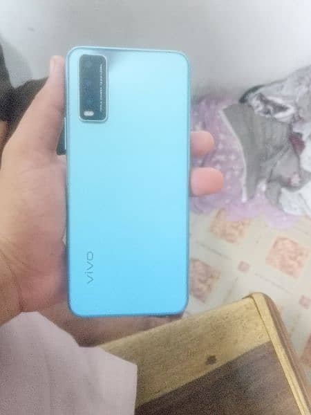 vivo y20s 4.128 10. by 9 all okay hai box chrj sath hai 3